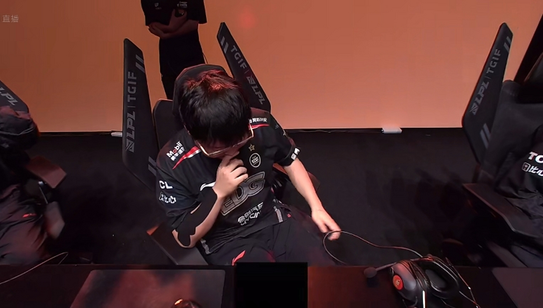 爱游戏-包含Uzi迎来十二赛季高光表现，FPX球迷沸腾！的词条